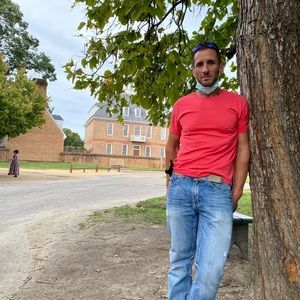 Meet your Posher, Dennis